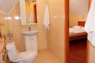 Гостиница в Балаклаве Балаклава Четырехместный номер с собственной ванной комнатой-15